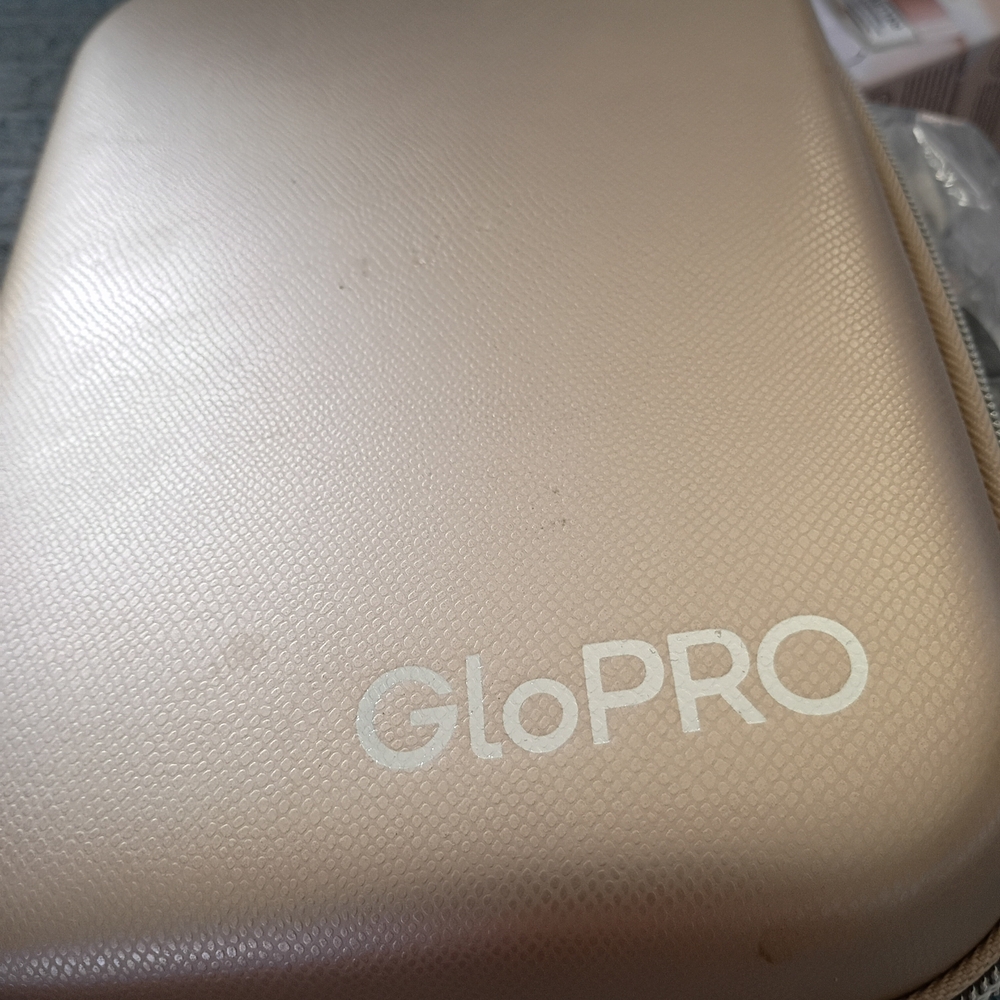 GloPRO Microneedling Tool Set with Serum - Picture 3 of 7